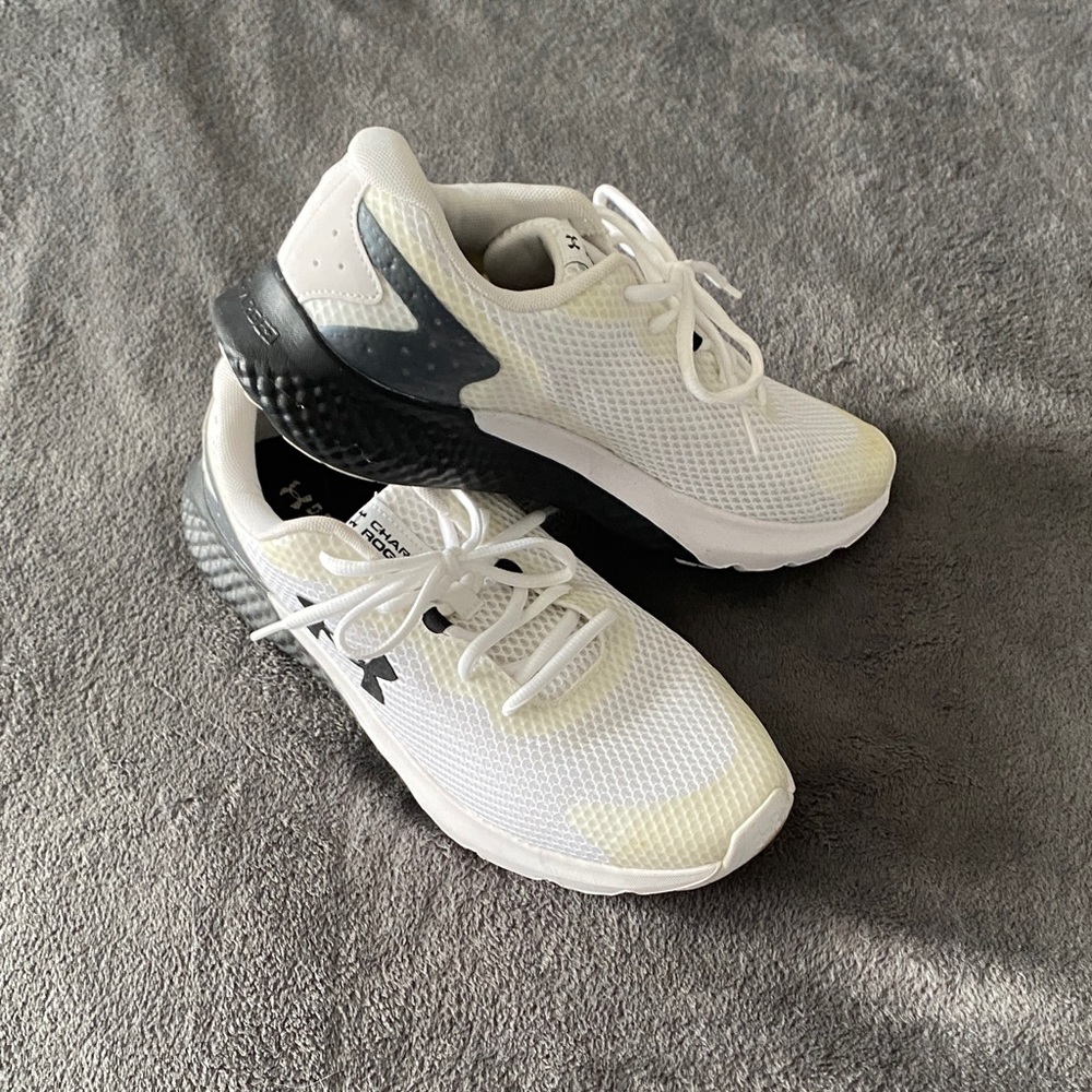 Men’s size 10 Under Armour Black and White Running Shoes